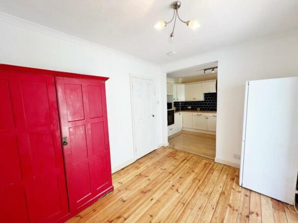 Dining Room pic 2.jpg