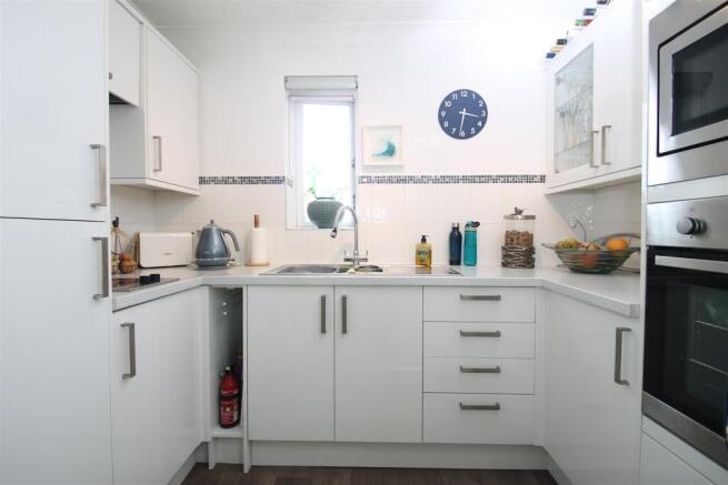 2 bed Flat for sale Image 4
