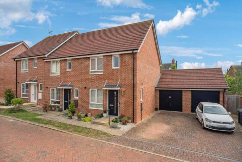 Augustine Way, Thame, OX9