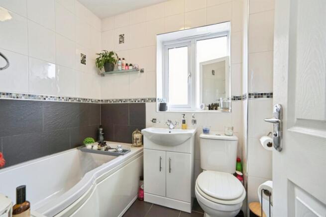 4 bed Semi-Detached for sale Image 12