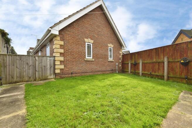 9033388f-garden 20b.JPG