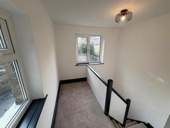 4 bed Semi-Detached to rent Image 12