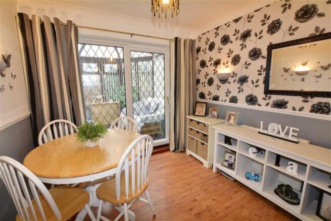 LOUNGE/DINING ROOM