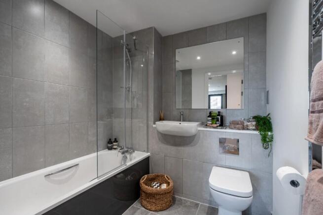 3 bed Flat to rent Image 10