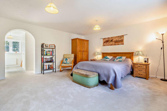 8567748-interior1...