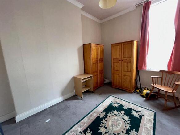 3 bed Flat for sale Image 7