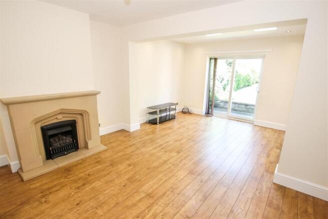 EXTENDED LOUNGE / FAMILY ROOM