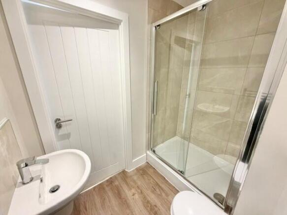 2 bed Apartment to rent Image 6