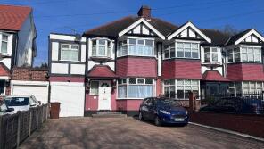 39, Colvin Gardens, London E4 6PF