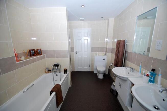 En-suite to master b