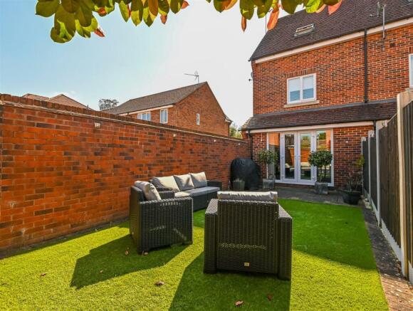 71 Rastrick Close-16.jpg