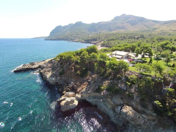 The Estate tucked aw