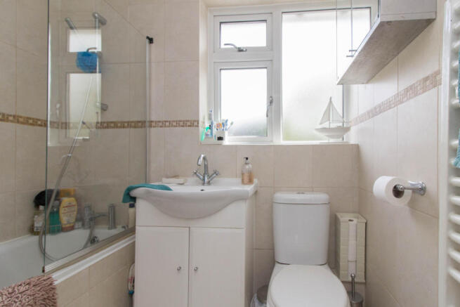 MAIN FAMILY BATHROOM