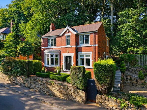 4 bed Detached for sale Image 3