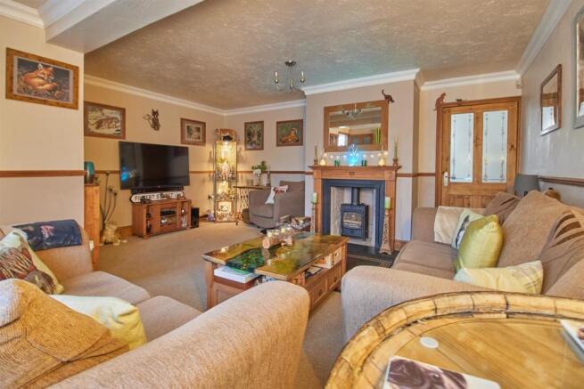 Extended Front Lounge