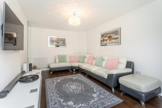 4 bed Detached for sale Image 8