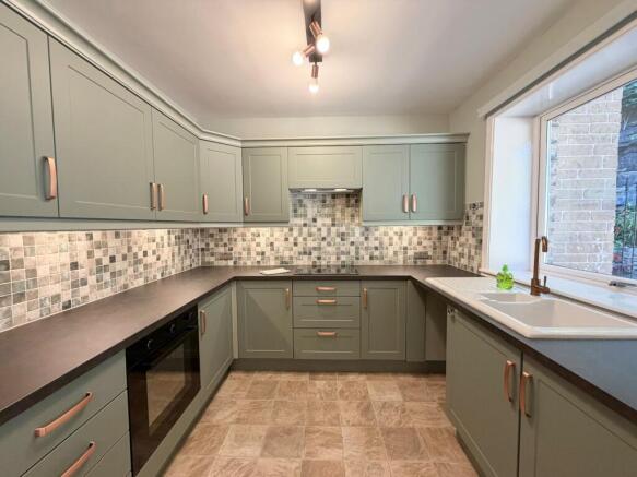 3 bed Terraced to rent Image 3