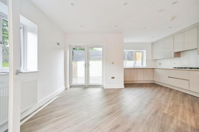 4 bed Detached for sale Image 6