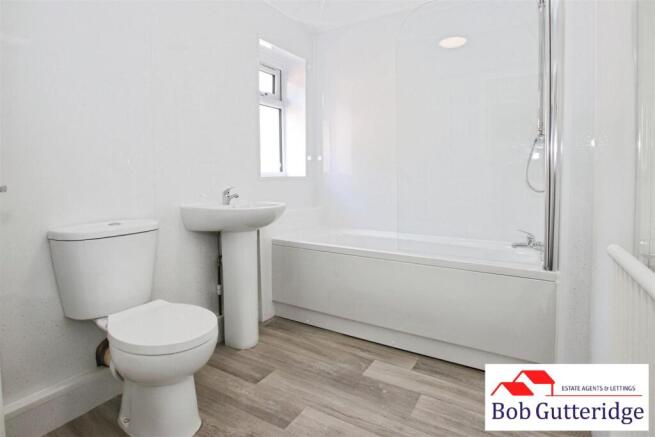 FIRST FLOOR BATHROOM