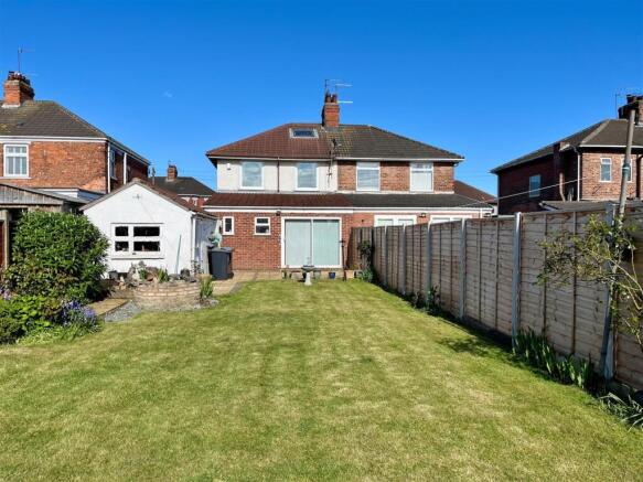 3 bed Semi-Detached for sale Image 4