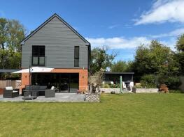 1 The Gatehouse, Otium Lake, Station Road, Ashford TN27 0DQ