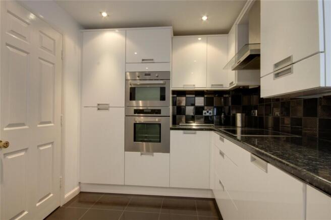 3 bed Flat to rent Image 7