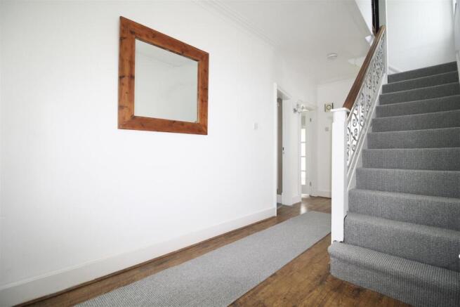 5 bed Semi-Detached for sale Image 9