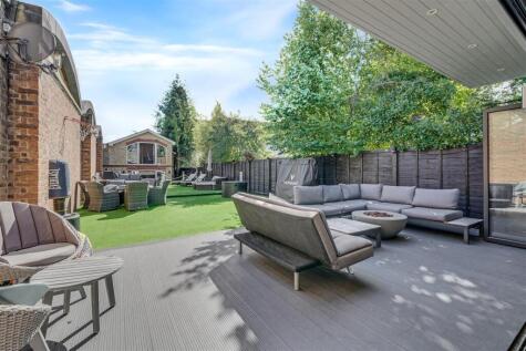 Daubeney Place, Hampton