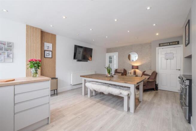 3 bed Terraced for sale Image 5