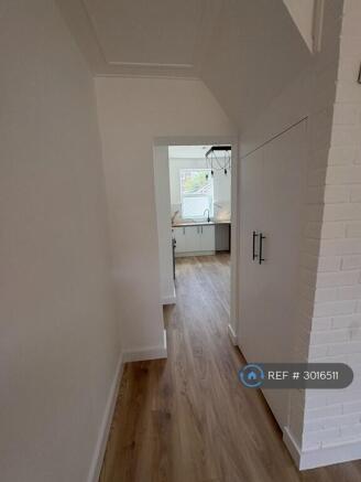 2 bed Terraced to rent Image 6