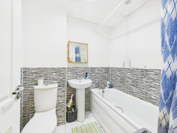 3 bed House for sale Image 7
