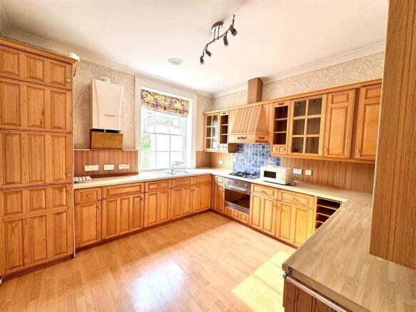 2 bed Apartment for sale Image 9