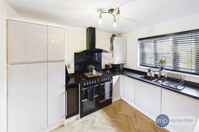4 bed Detached for sale Image 11
