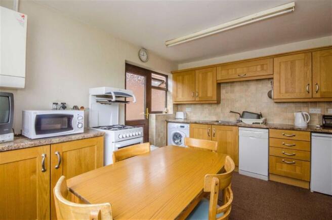KITCHEN/BREAKFAST RO