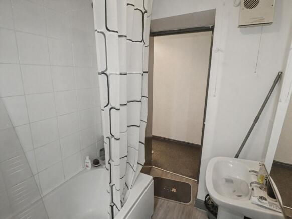 3 bed Terraced for sale Image 10