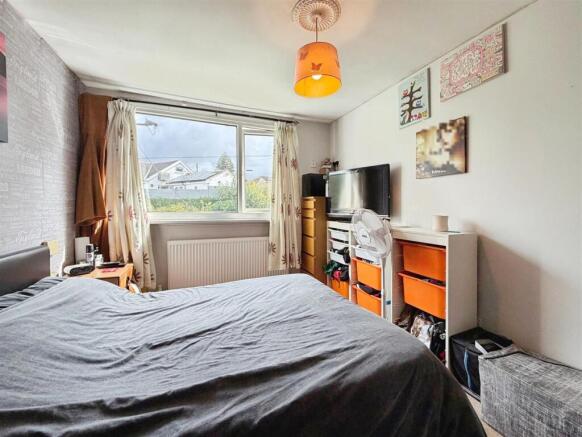 3 bed Semi-Detached for sale Image 11