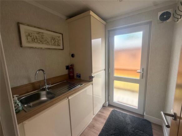 2 bed Mobile Home for sale Image 10
