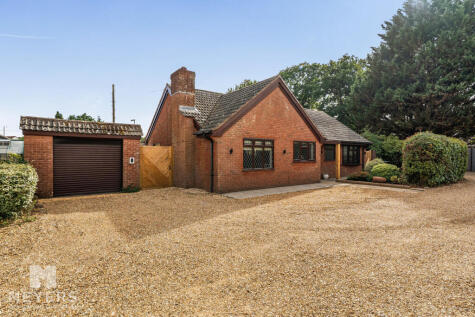 Brackendale Court, Three Legged Cross, BH21