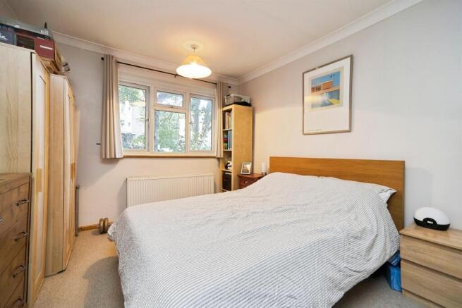 2 bed Apartment for sale Image 4