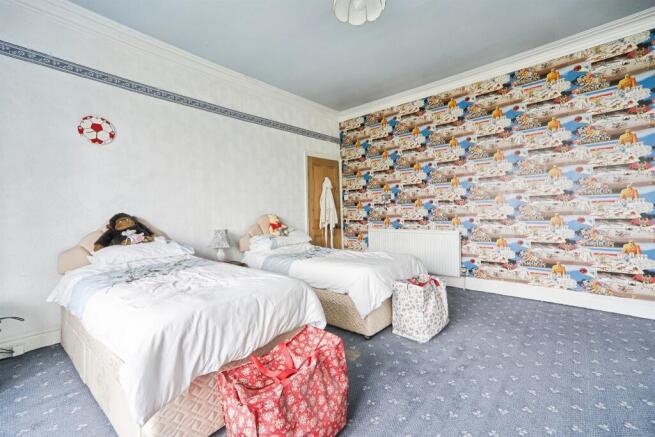 5 bed Semi-Detached for sale Image 10