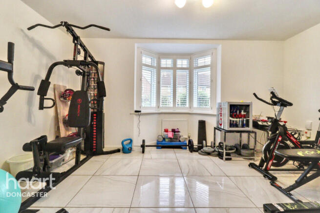 4 bed Semi-Detached for sale Image 9