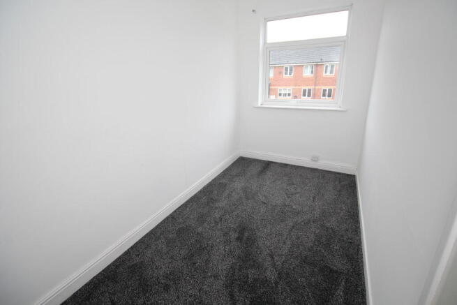 2 bed Terraced to rent Image 6
