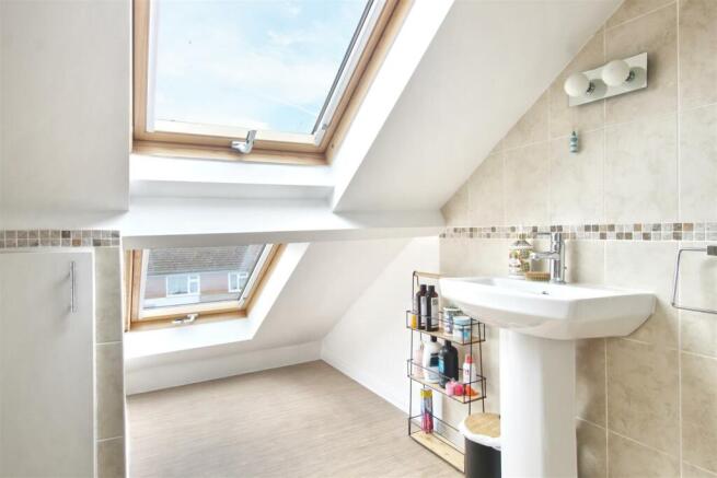 en-suite 1.jpg