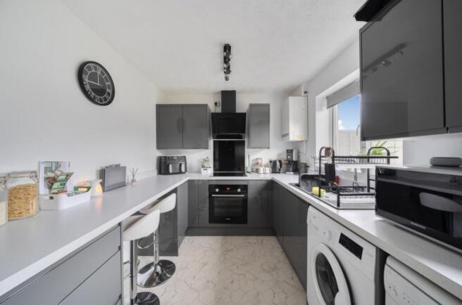 1411395-19-6997506a8f4fd