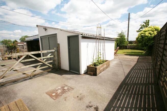 GARAGE & WORKSHOP
