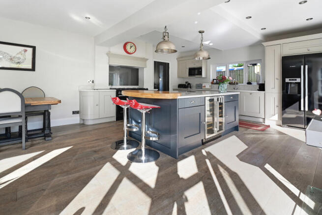 5 bed Semi-Detached for sale Image 5