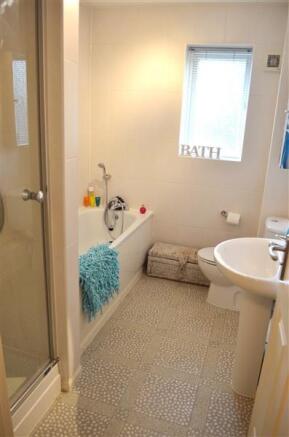 FAMILY BATHROOM