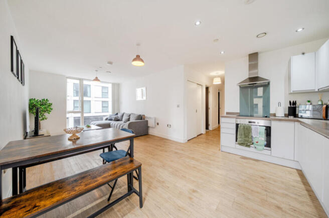 1348573-13-68b972...