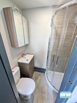 1 bed House Share to rent Image 4