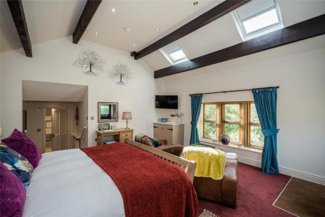 6 bed Detached for sale Image 12
